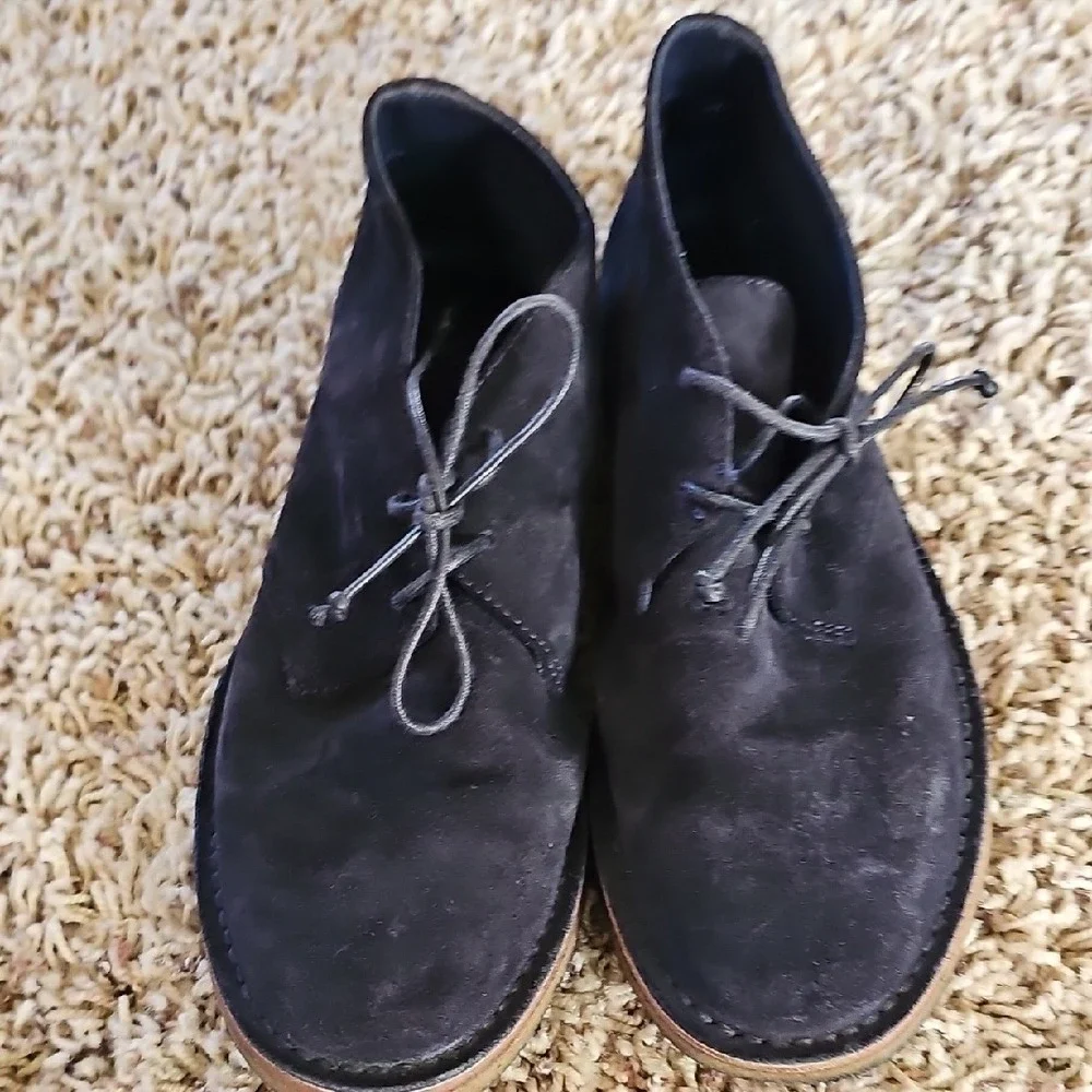 Vince Size 6 Black Suede Chukka Boots with Crepe Sole Made In Italy